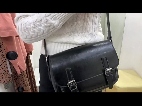 ❤️ Masturbasyon piblik nan jenn femèl FeralBerry ak yon gode nan sal la Fitting ❤️ Videyo pònografi nan nou % ht.courseclass.ru% ☑